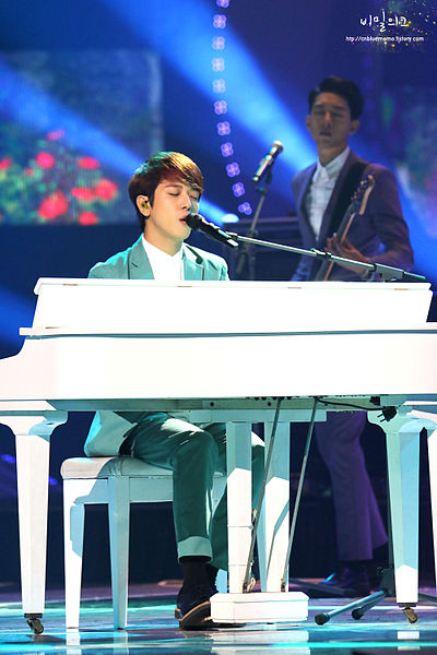 File:Jung Yong-hwa - 2014 Workers' Festival2.jpg