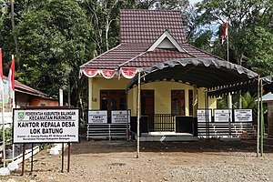 Kantor kepala desa Lok Batung