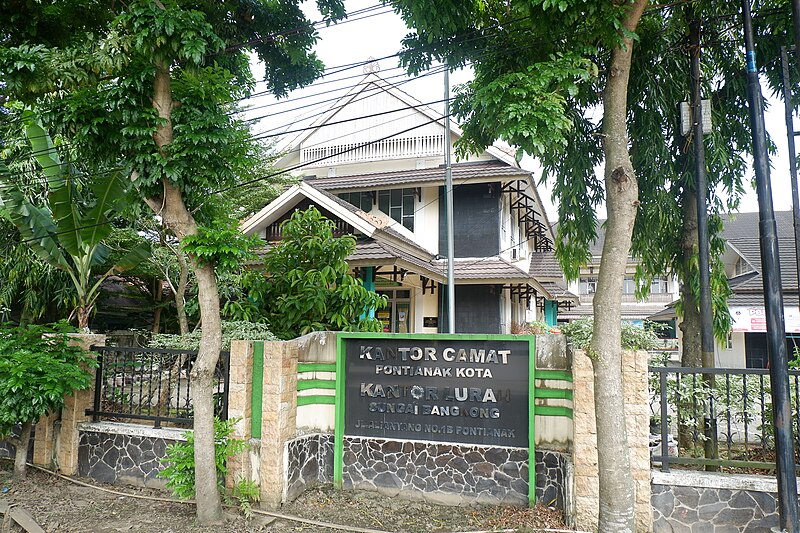 File:Kantor Kecamatan Pontianak Kota, Pontianak.jpg