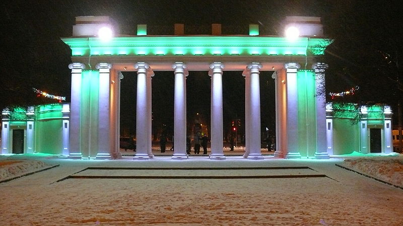 File:Kharkov Gorky Park Night Back.jpg