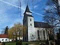 Kirche (mit Ausstattung), Kirchhof mit Einfriedung und Kriegerdenkmal für die Gefallenen des Ersten Weltkrieges