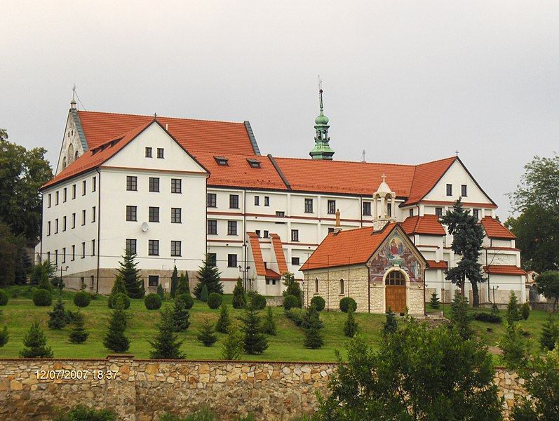 File:Klasztor Franciszkanów Wieliczka.jpg