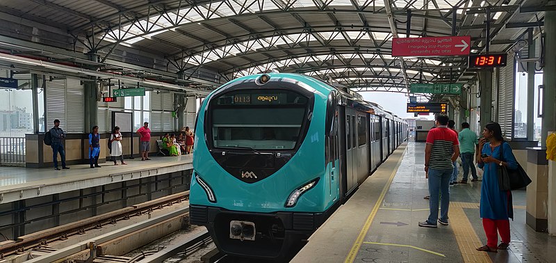 File:Kochi metro train at edappilly metro station going towards aluva.jpg