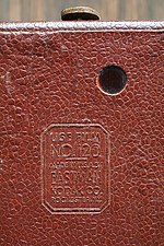 Miniatuur voor Bestand:Kodak Rainbow Hawk-Eye No. 2 Model C - rear embossment ( DSF3292).jpg
