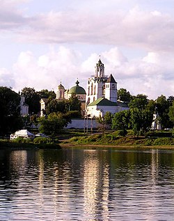 A Kotoroszl folyó a Szpaszo-Preobrazsenszkij-kolostorral
