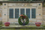 Deutsch: Denkmal für die in den beiden Weltkriegen gefallenen und vermissten Mitglieder der Gemeinde Eckersdorf English: Memorial for the members of the municipality of Eckersdorf who fell in the World Wars