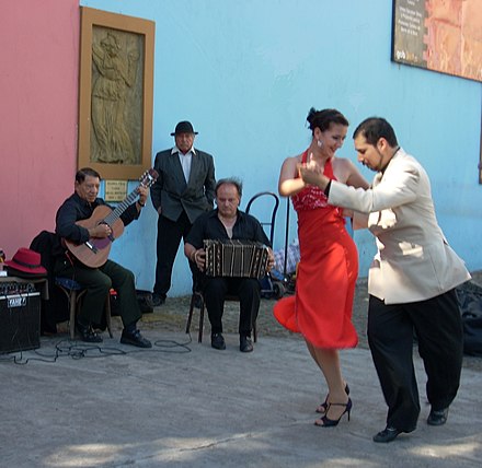Tango in the streets of La Bocca