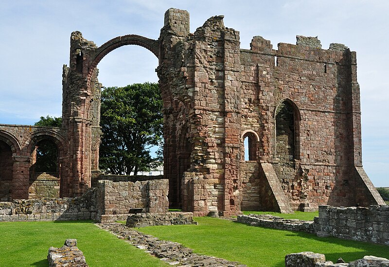 File:Lindisfarne Priory 7.JPG