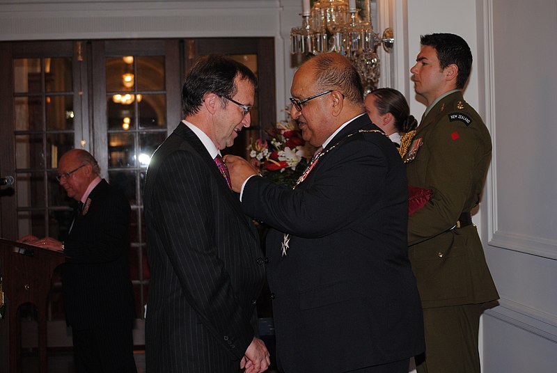 File:Lindsay Brown MNZM investiture.jpg