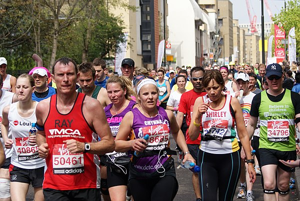 The marathon approaching the 25 km (16 mi) point