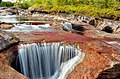Kanjo Kristaleso upelis, pasižymintis raudona spalva