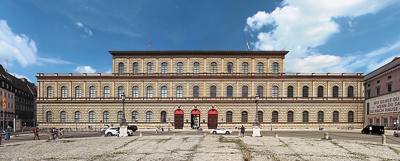 File:Münchner Residenz 2014-08-02 Pano.jpg