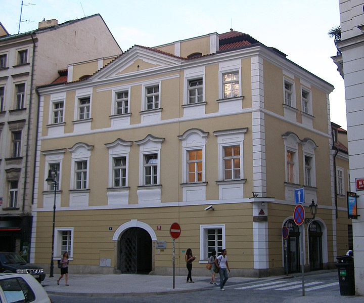 File:Měšťanský dům U Modrého kola, U Zázvorků (Staré Město), Praha 1, Martinská, Na Perštýně 6, Staré Město.JPG