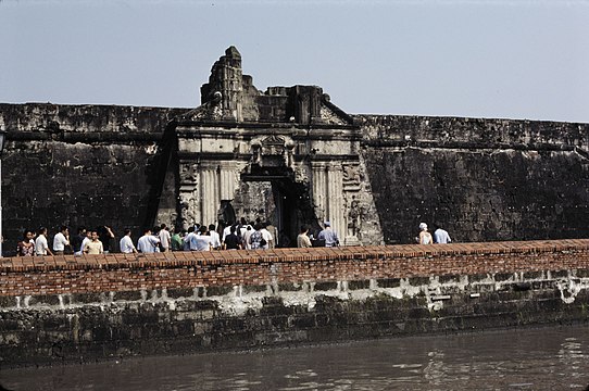 Fort santiago. Форт Сантьяго Филиппины. Манила Форт. Манила Форт Сантьяго сквоттеры. Форт Сантьяго Манила 1945 год фото.