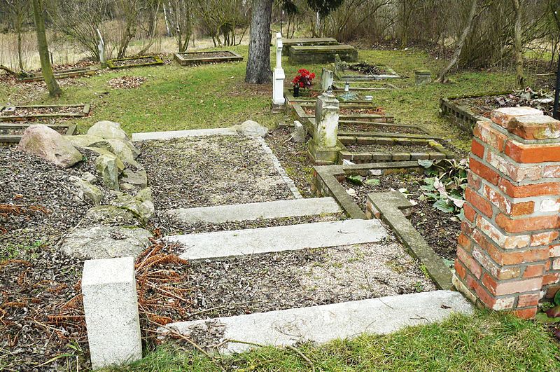 File:MOs810, WG 2015 8 (Ev. cemetery in Popowo, gm. Wronki) (12).JPG