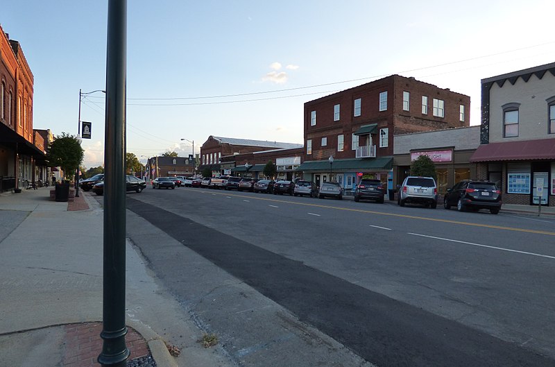File:Main Street view 2, Mocksville, North Carolina.jpg