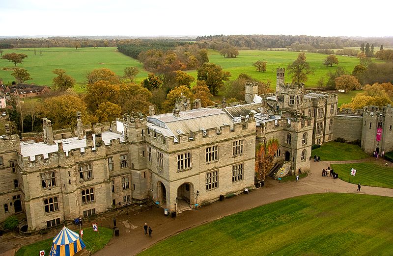 File:Main living area at Warwick Castle.jpg