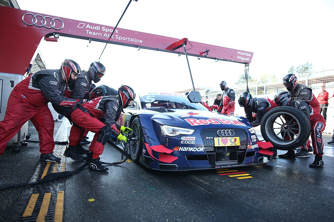 File:Mattias Ekström (Red Bull Audi RS 5 DTM -5), DTM Test Hockenheim 2016 (27417259415).jpg