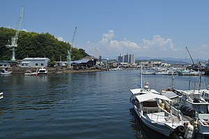 松山港: 港湾区域, 主な施設, 旅客各港への交通