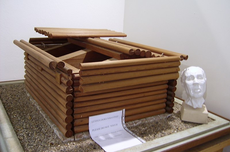 File:Model of Tumulus of Midas.JPG