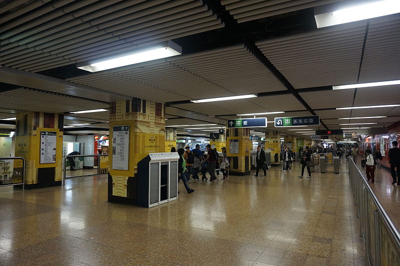 File:Mong Kok Station 2013 12 part1.JPG