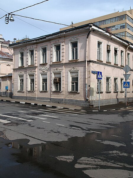 File:Moscow, Bahrushina 11C2 Apr 2009 01.JPG