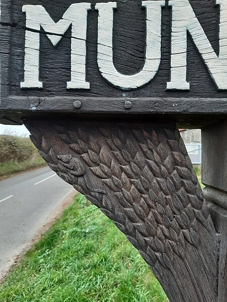 File:Mundham village sign 4.jpg