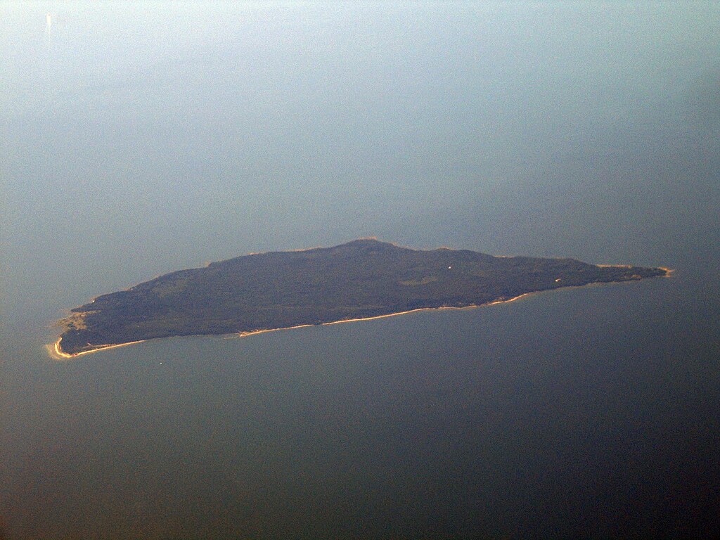 1024px-Naissaar_aerial.jpg