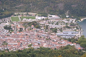 Nantua au bord du lac.