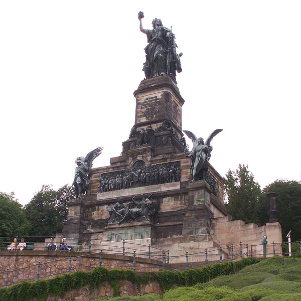 File:Niederwalddenkmal mit der Statue der Germania bei Rüdesheim im Rheingau-Taunus-Kreis Foto 2007 Wolfgang Pehlemann Wiesbaden SCAN0193.jpg