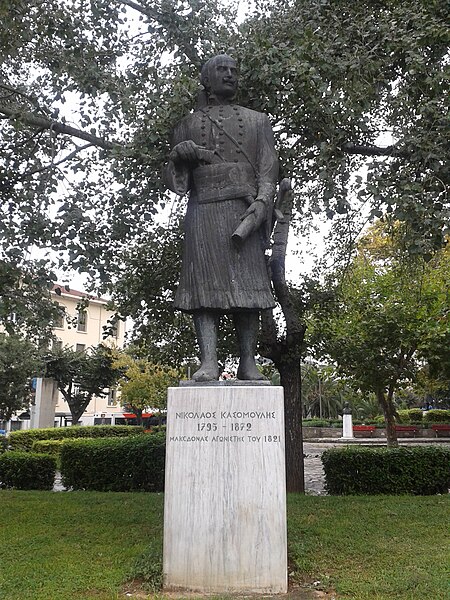 File:Nikolaos Kasomoulis Statue Thessaloniki.jpg