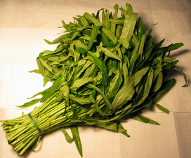 Seikat daun kangkung.