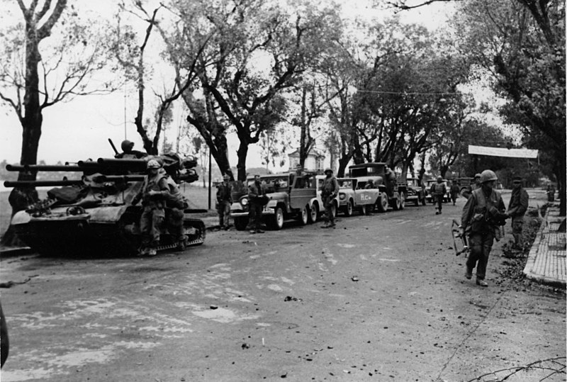 File:Ontos and Commandeered Vehicles, Hue, Vietnam (5877912158).jpg