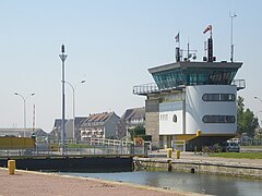 La capitainerie du port de Ouistreham dans le Calvados.