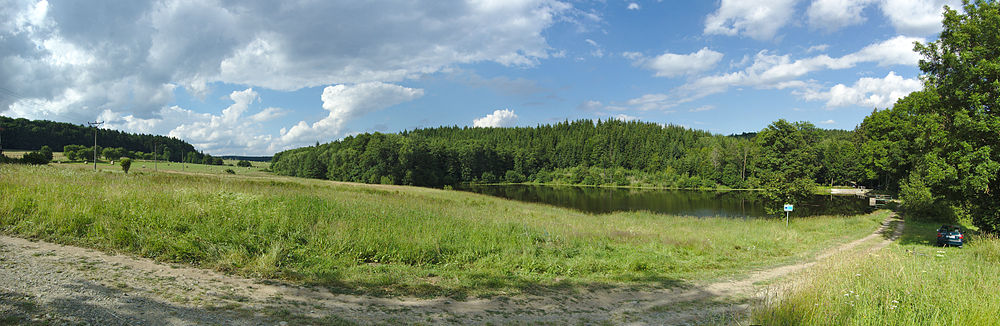 Přírodní rezervace Skelná Huť - panoráma rybníku V Oboře