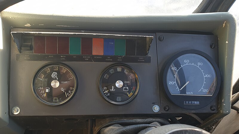 File:PRESERVED Renault PR100.2 (Howard Porter & Volgren) 1HWQ098 - Gauge Cluster.jpg