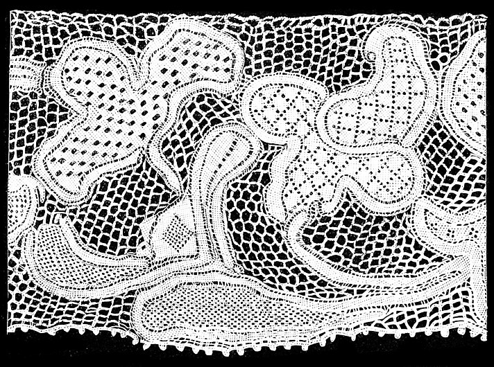 PSM V08 D557 Guipure lace.jpg