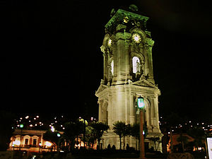 Clock in the night. Pachuca de noche.jpg