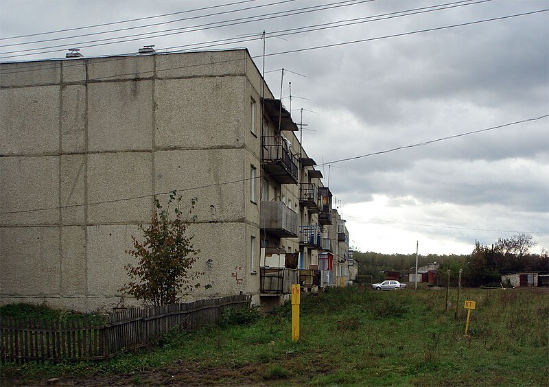 File:Panel house in Lomovka.jpg