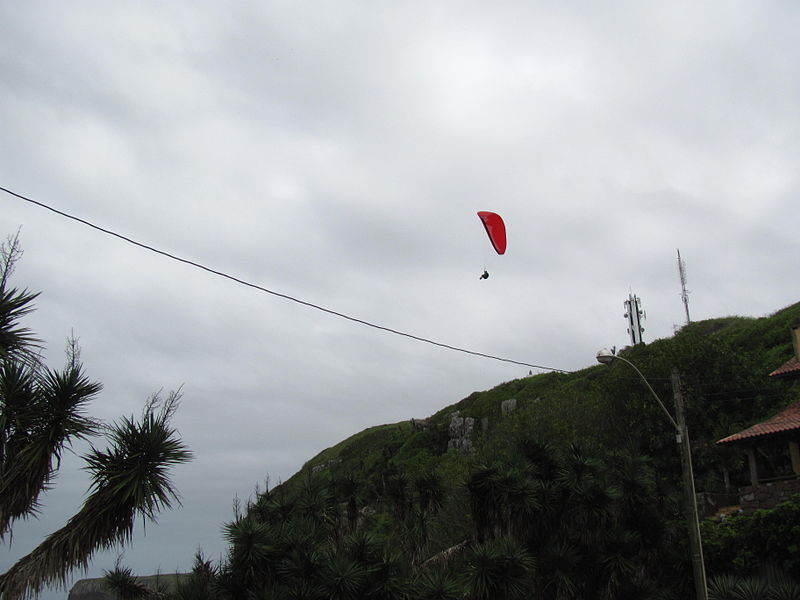 File:Parapente em Torres 001.JPG