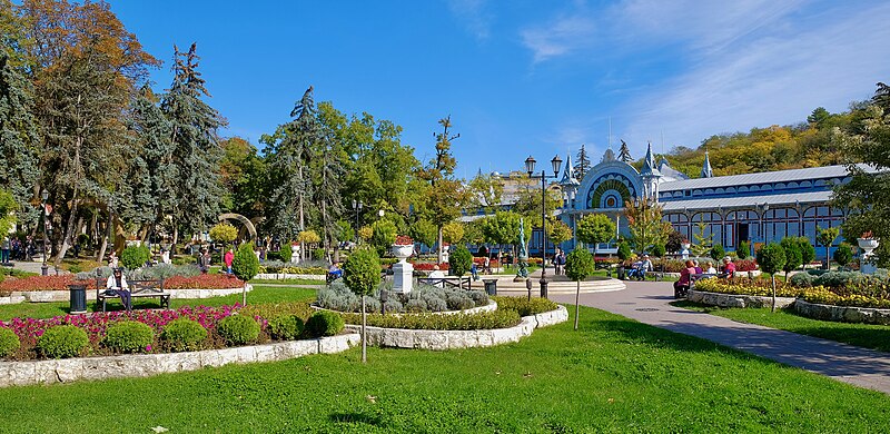 File:Park Tsvetnik in Pyatigorsk (October 2023) - 12.jpg