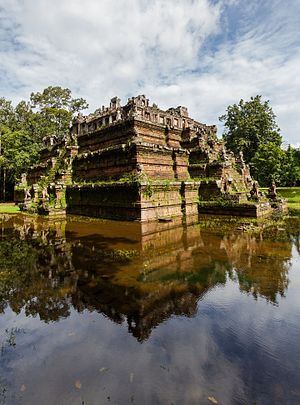 Phimeanakas, Angkor Thom, Camboya, 2013-08-16, DD 05.jpg