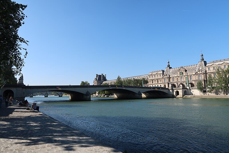 File:Pont du Carrousel, Paris.jpg