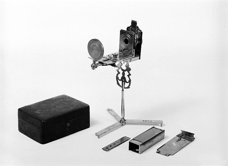 File:Portable simple microscope Wellcome M0010920.jpg