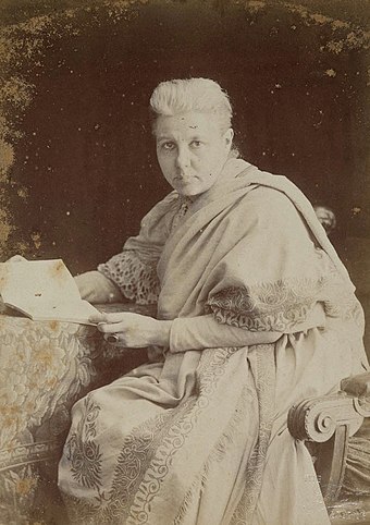 Studio portrait of  Annie Besant, c. 1910, by Falk Studio