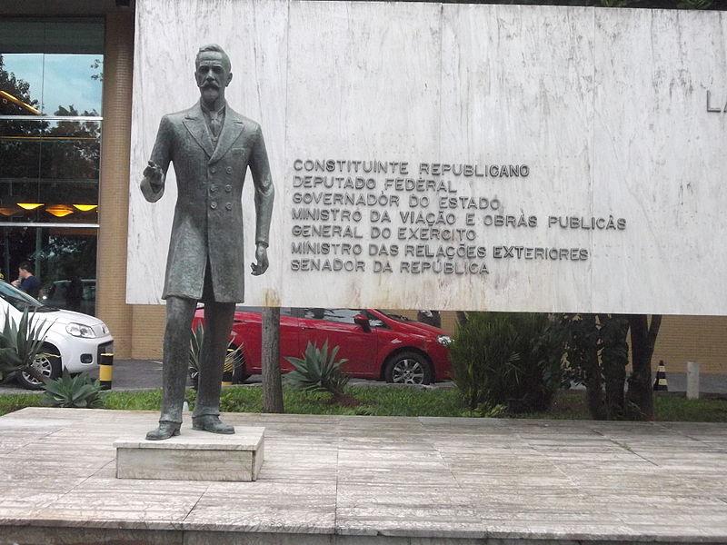 File:Praça Lauro Müller, Florianópolis, Brasil.JPG