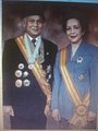 Foto resmi Presiden B.J. Habibie bersama istri, 1998.