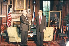 President Bill Clinton with Yeltsin during a meeting at the home of Franklin Roosevelt on October 23, 1995. President Bill Clinton and Russian President Boris Yeltsin (9070647448).jpg