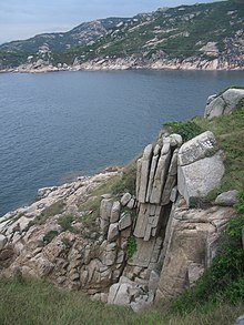 Buddha's Palm Cliff (佛手巖) resembles the shape of a human hand