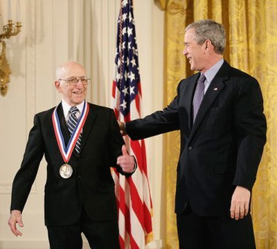 Ralph Baer receives the National Medal of Technology.
